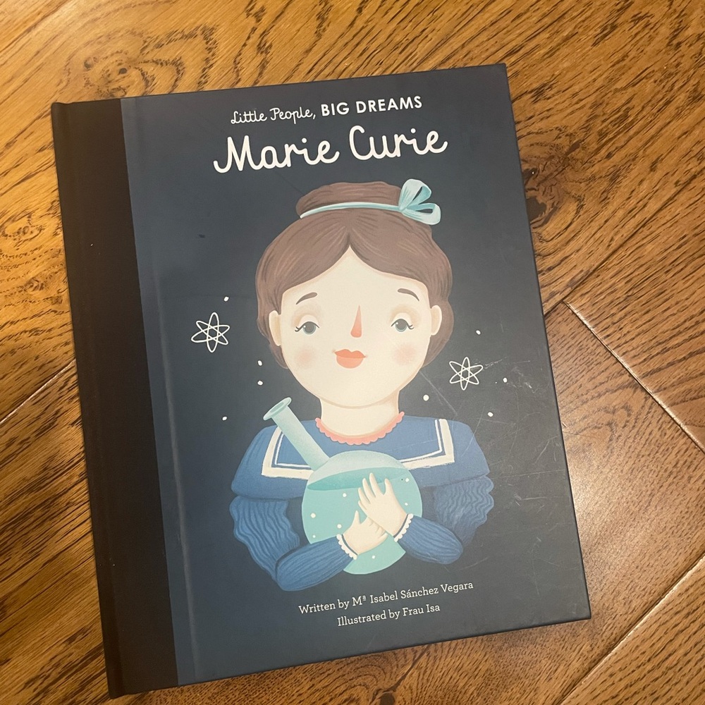 NEW! Little People, Big Dreams. Marie Curie.
